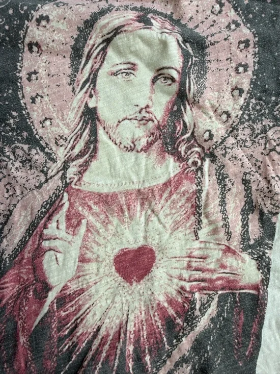 Magnolia Pearl RARE COLLECTIBLE T SHIRT Graphic Sacred Heart Jesus Graphic Tee - Picture 4 of 5